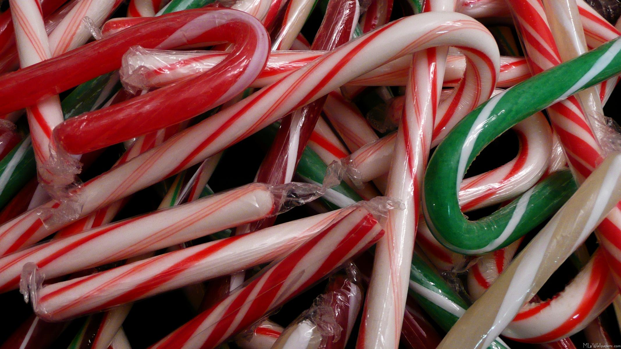 Here's a great wallpaper of assorted Christmas candy canes.